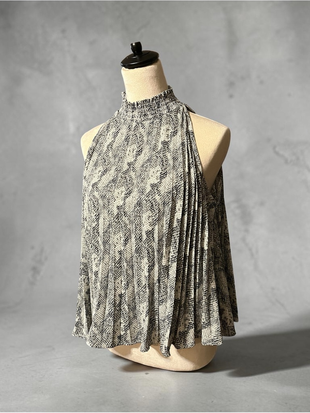 She + Sky Plissé Pleated Snakeskin Halter Neck Blouse Size Small